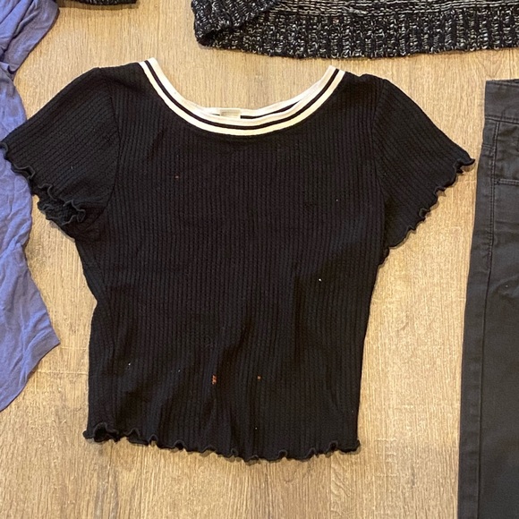 there is a lint in the picture bleach stains - Picture 2 of 2